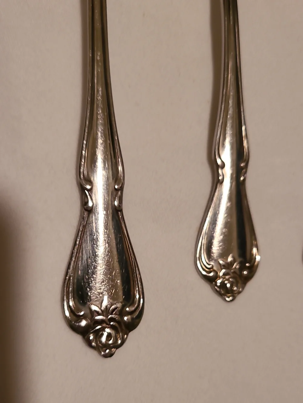 1881 Rogers Stainless Oneida Arbor Rose Floral, 6 Pieces Silver Flatware